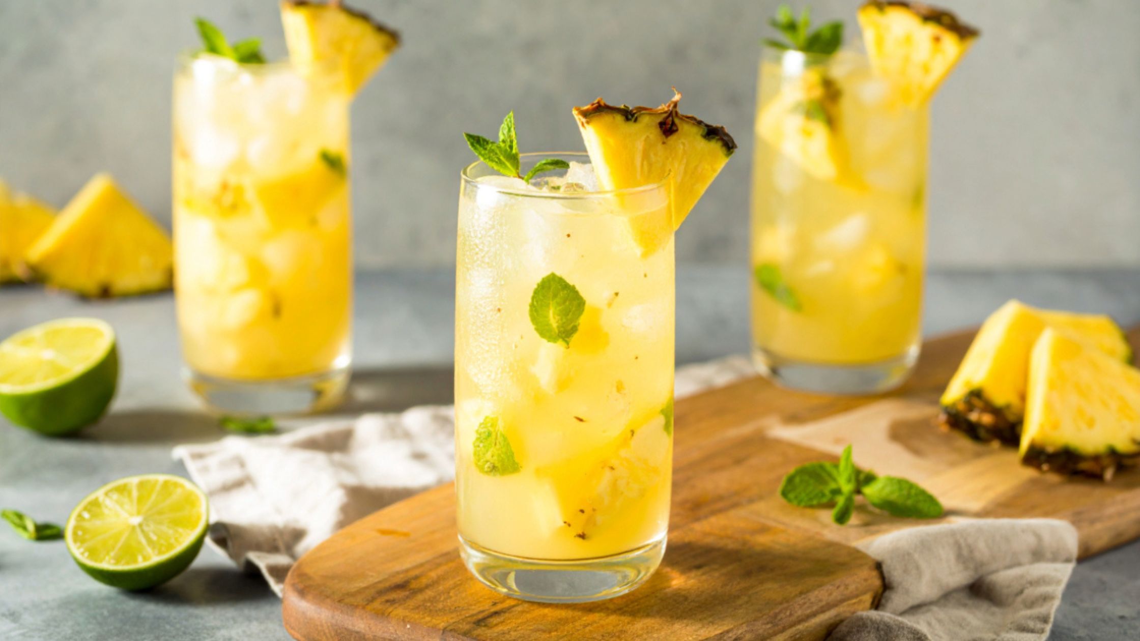 fresh pineapple mojito